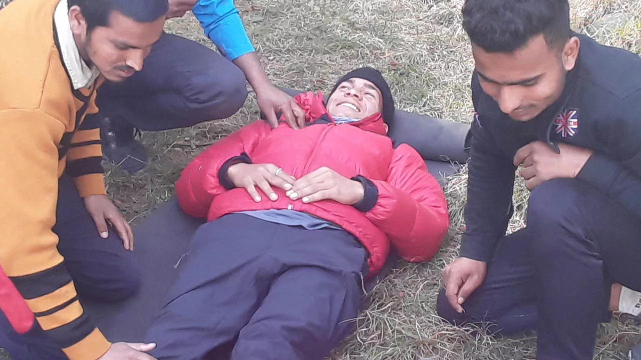 Students prepare a casualty to be rescued from Mountain
