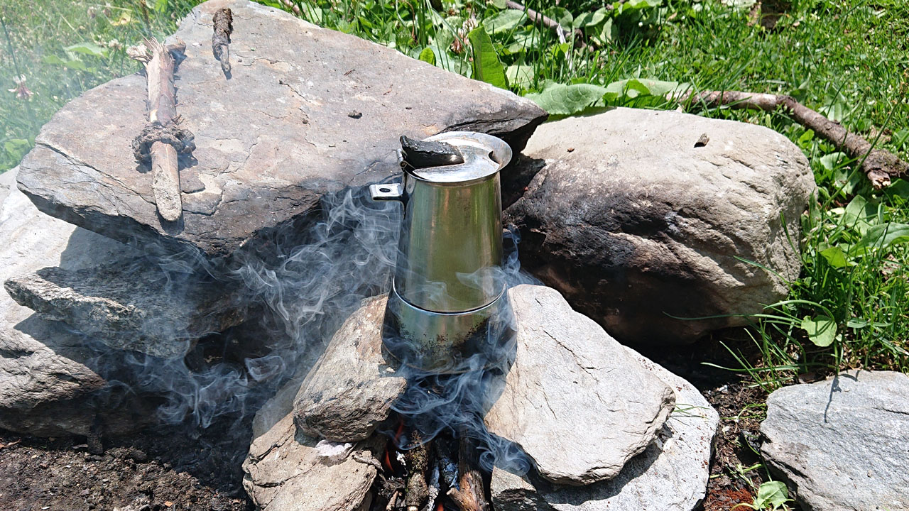 coffee maker on fire in wilderness survival skills course Indian Himalayas