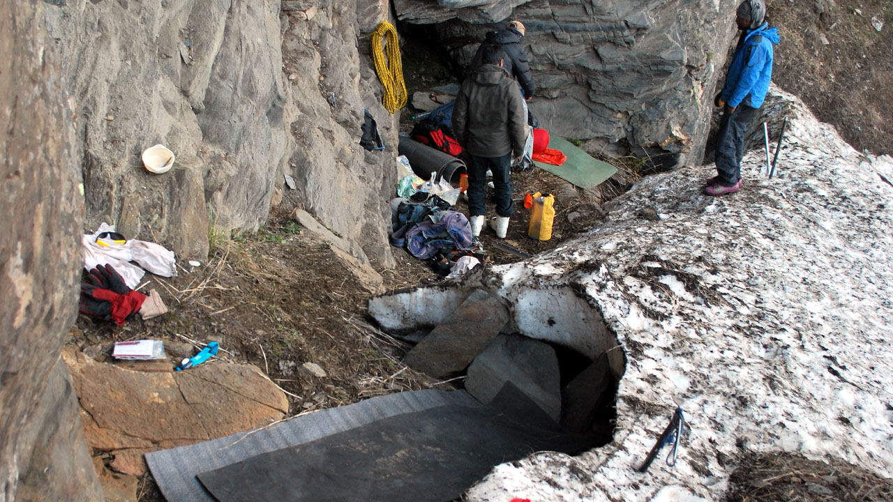 over night cliff shelter in wilderness survival skill training