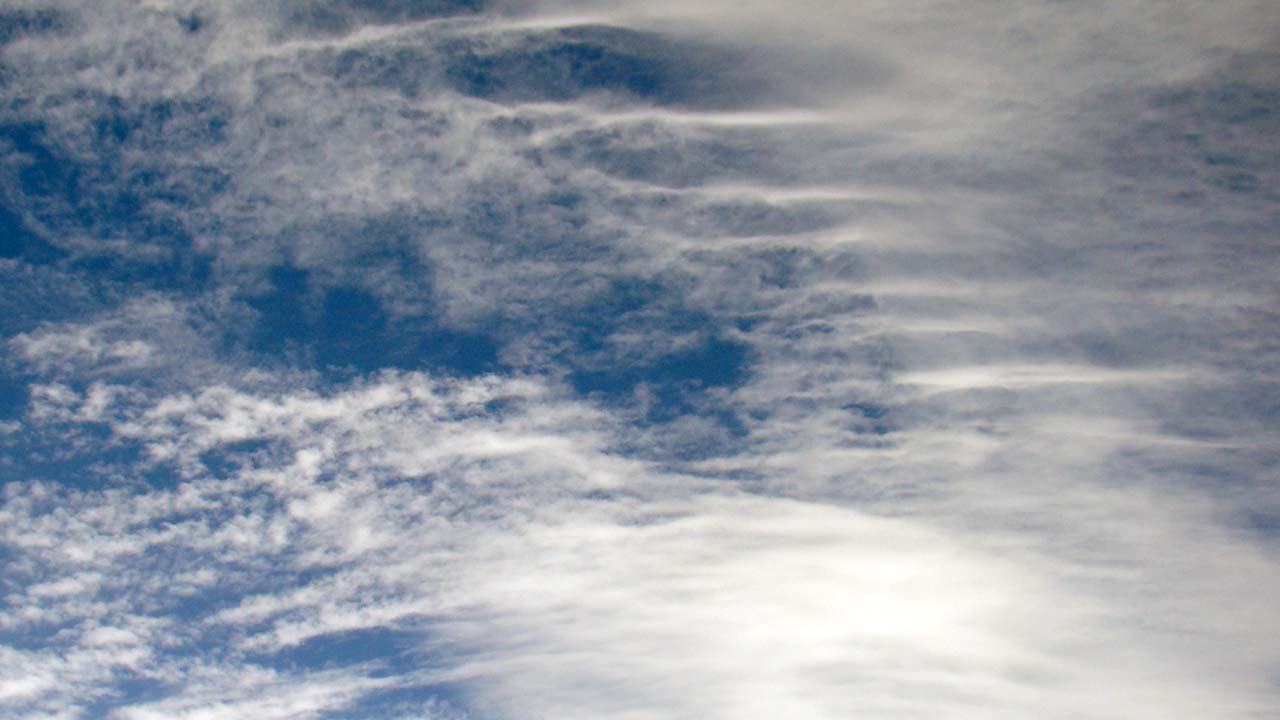 Feathery Cirrus clouds in mountains