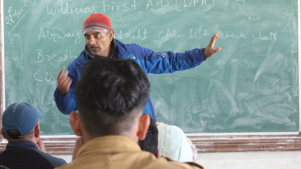In the classroom, Pankaj Lagwal explains experiential learning to teachers