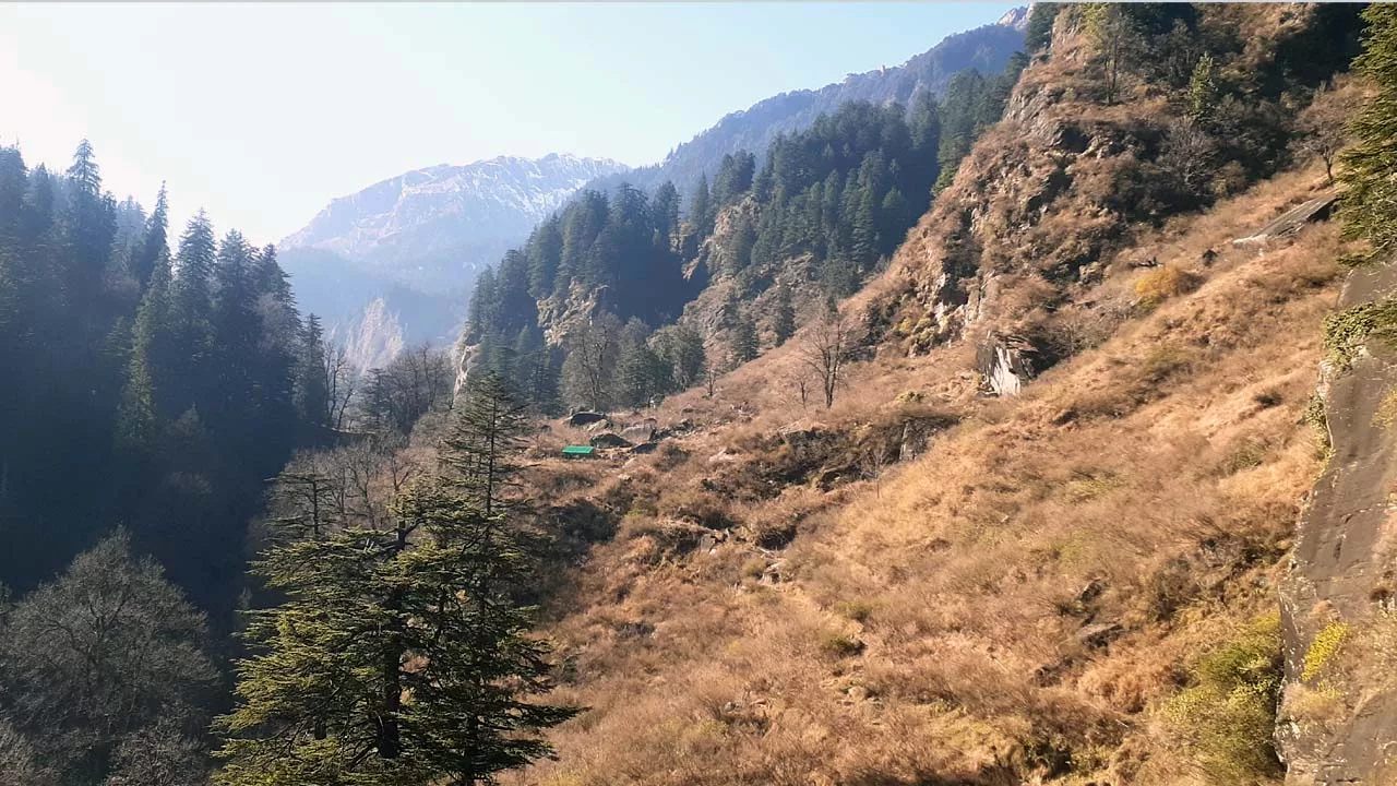 Manalsu Valley near Manali for a day hike in the fall season