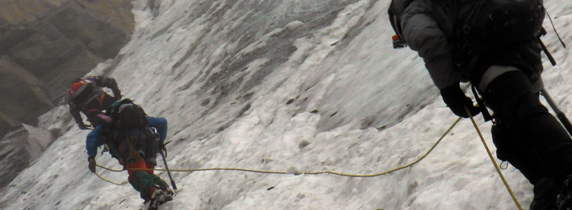 Shitidhar climb trainee using a rope and ice axe in Mt Shitidhar's gully