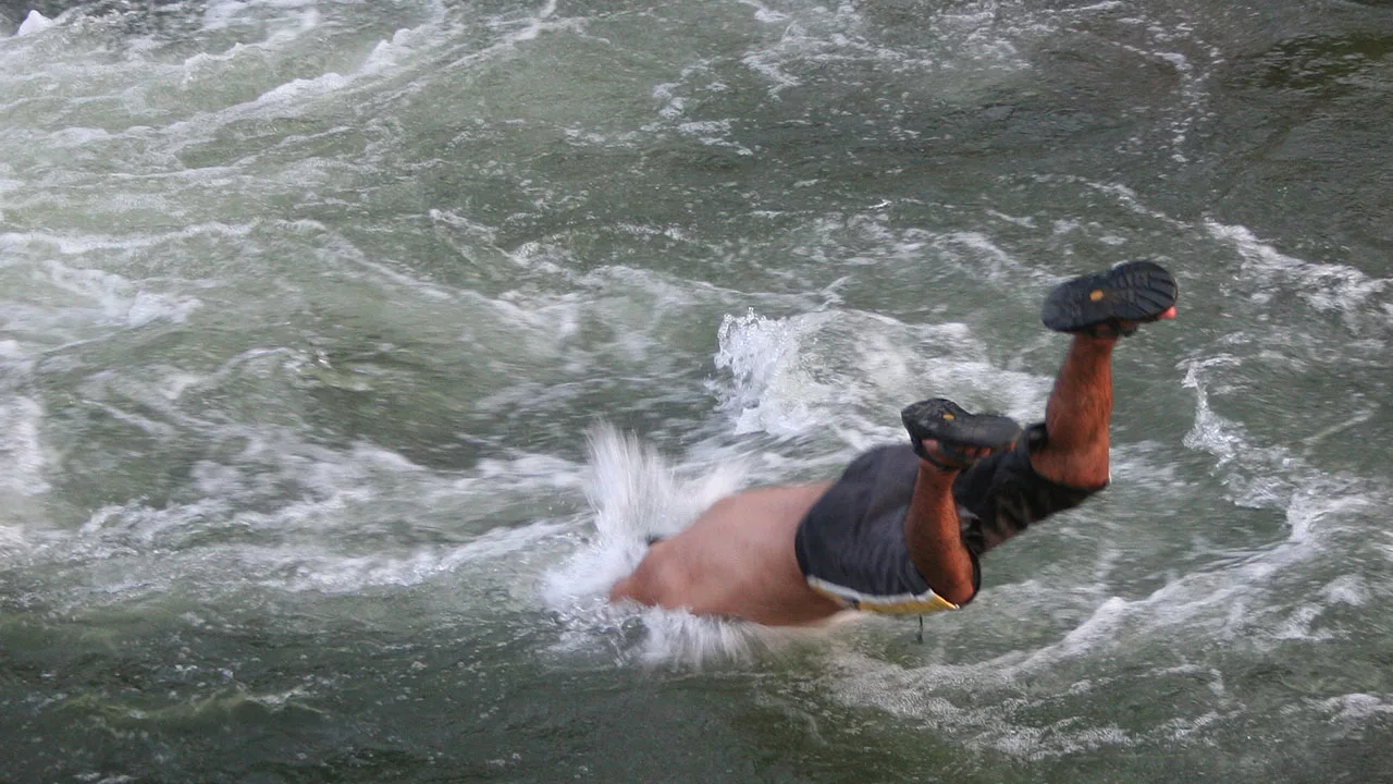 pankaj lagwal diving in mountain river duing adventure therapy program