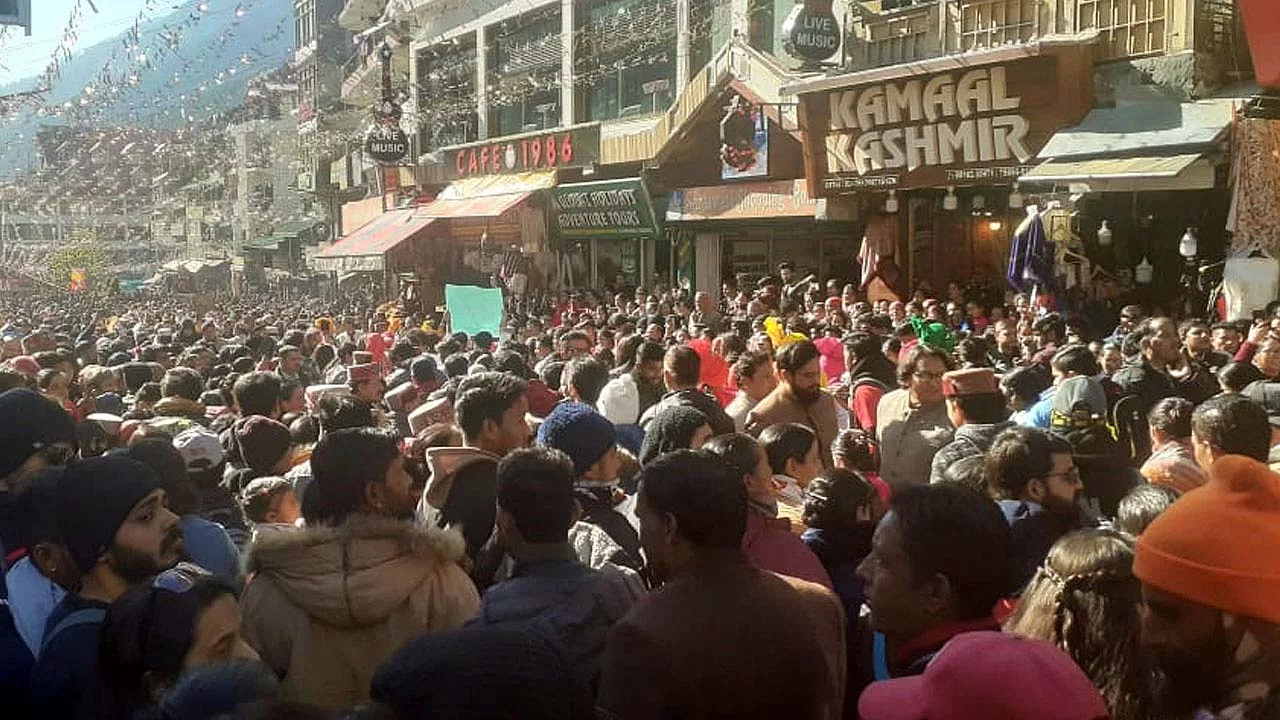 Over Crowded Mall Road Manali HP