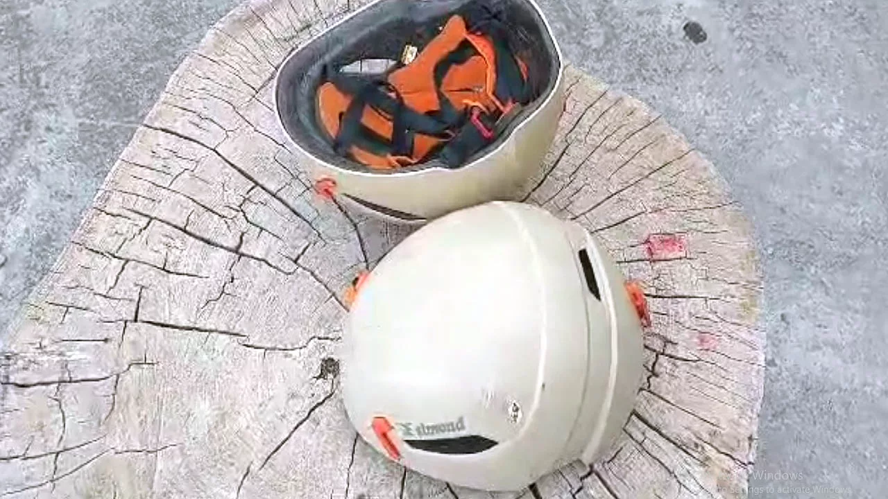 Mountaineering Helmet