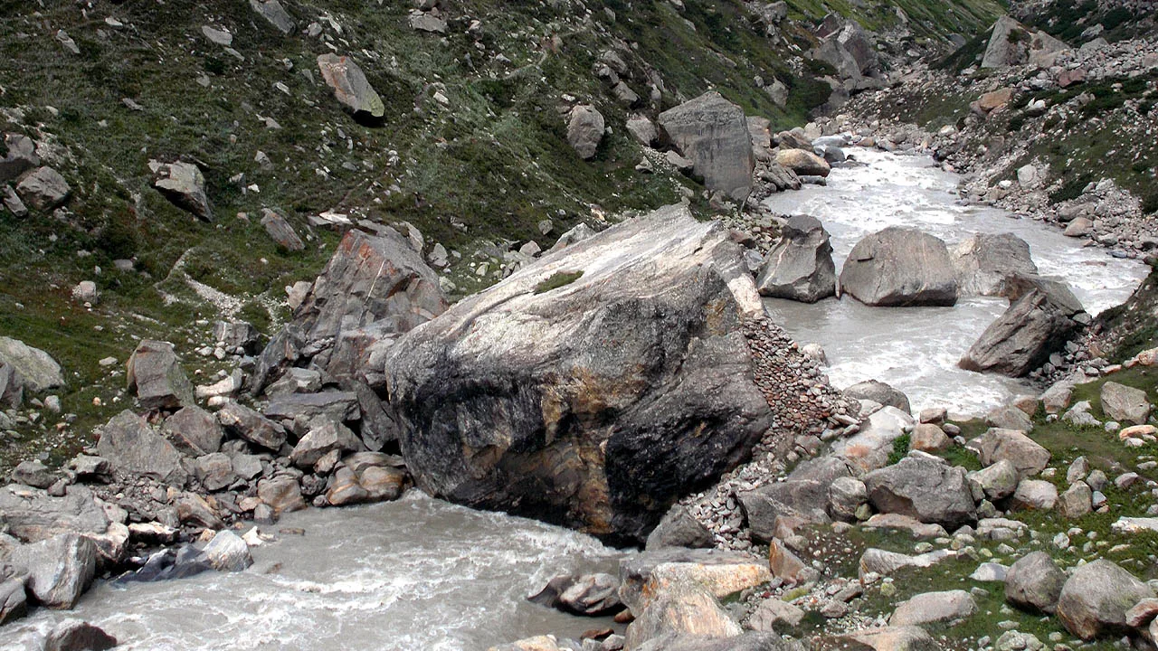 Pandu Bridge of a big boulder on parvati river
