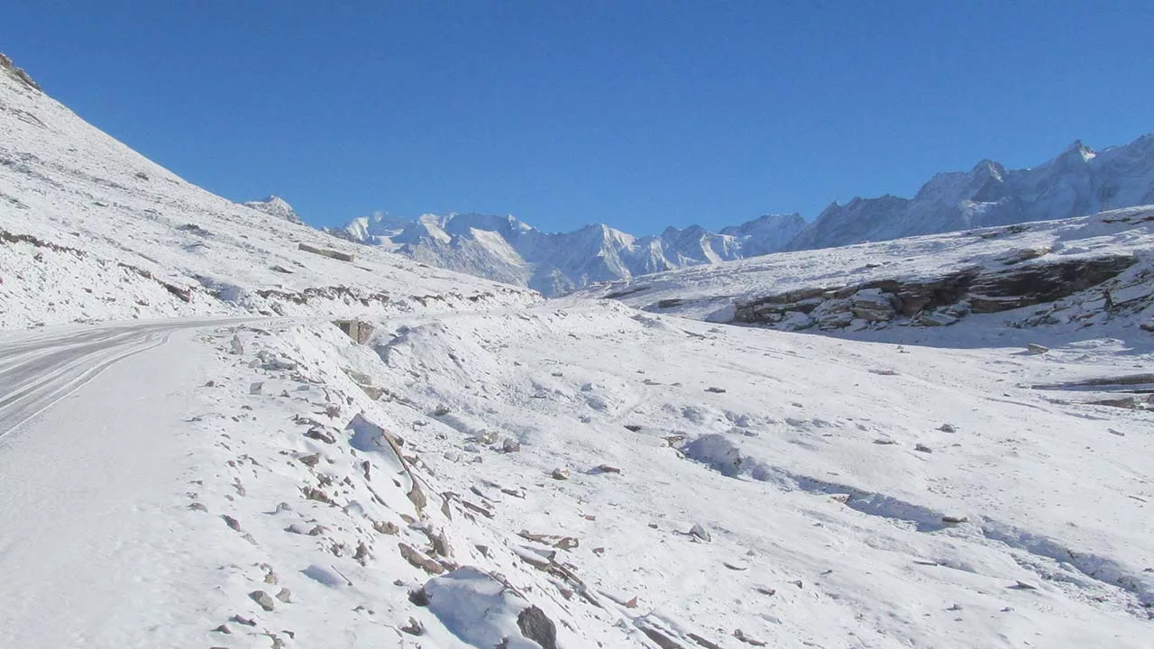 Rohtang Pass Chandra Bhaga range in the background