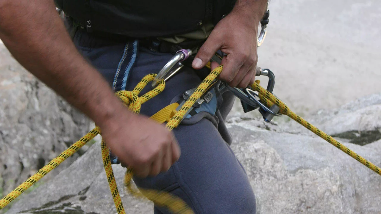 Both hands on the rope while belaying