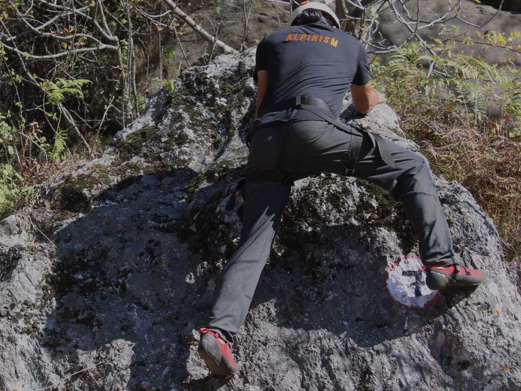 Body Positioning rock climbing