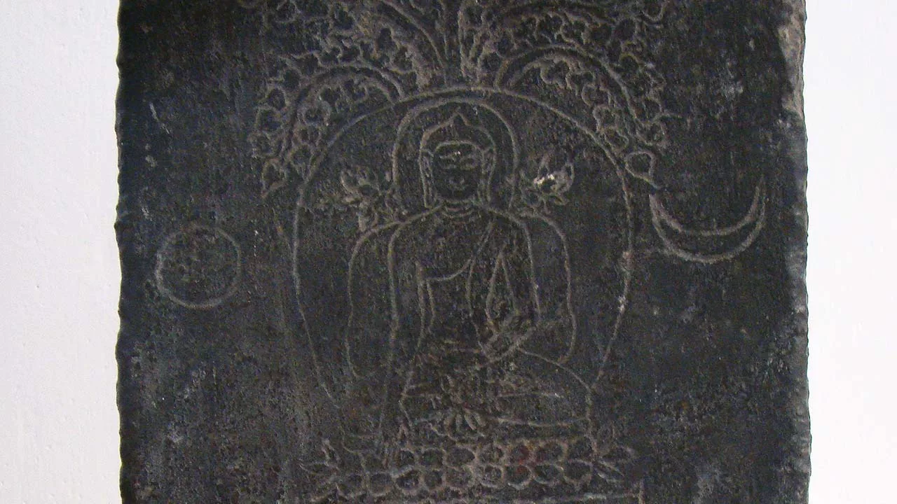 engraving of a Buddha figure in stone_Rock Art