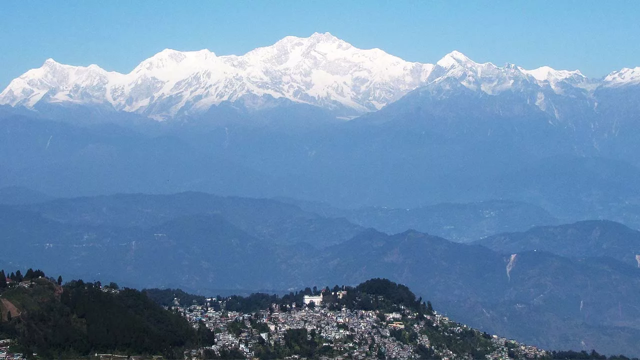 Kangchenjunga with darjeeling City WB