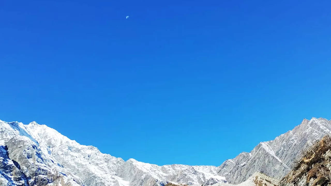 Hanuman Tibba on left, Rocky Challenge on right Tentu pass is the ridge's lowest point