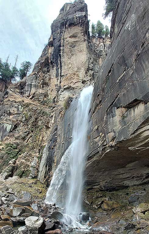 cliffs of Jogini Waterfall