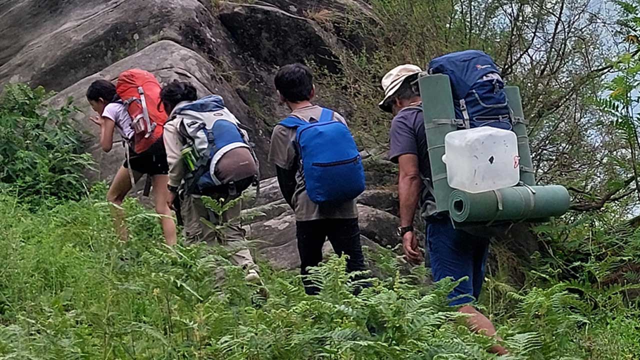 Kids Group on the trail in Manali