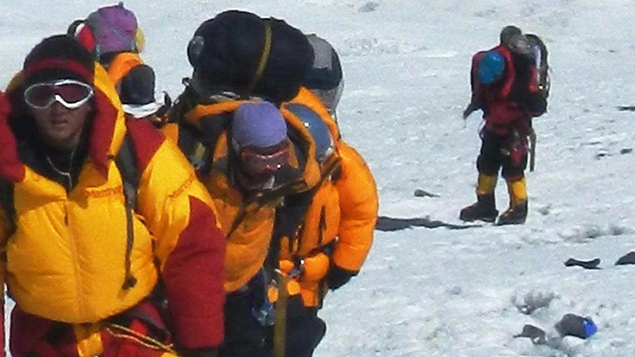 Mountaineers on the way to Everest.